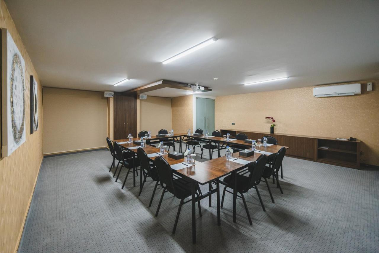 Louis V Hotel 베이루트 외부 사진